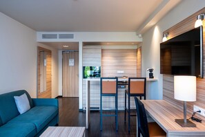 In-room safe, desk, soundproofing, iron/ironing board - Staycity Aparthotels, Heidelberg (Heidelberg)