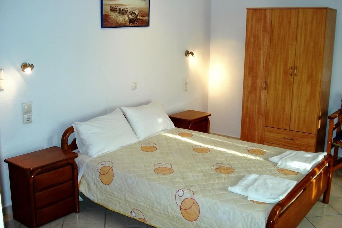 Monolocale Standard, 1 camera da letto, vista giardino | Una scrivania, insonorizzazione, ferro/asse da stiro, Wi-Fi gratuito