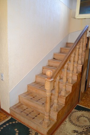 Staircase - Serik & Geora Guesthouse (Sevan)