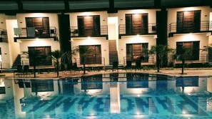 Outdoor pool - Corbett Panorama Resort (Ramnagar)