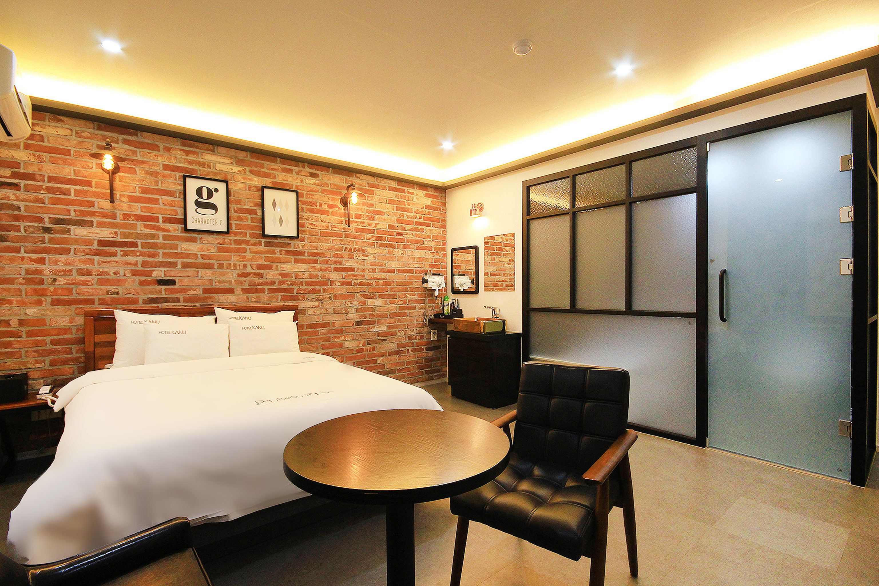 Soundproofing, free WiFi