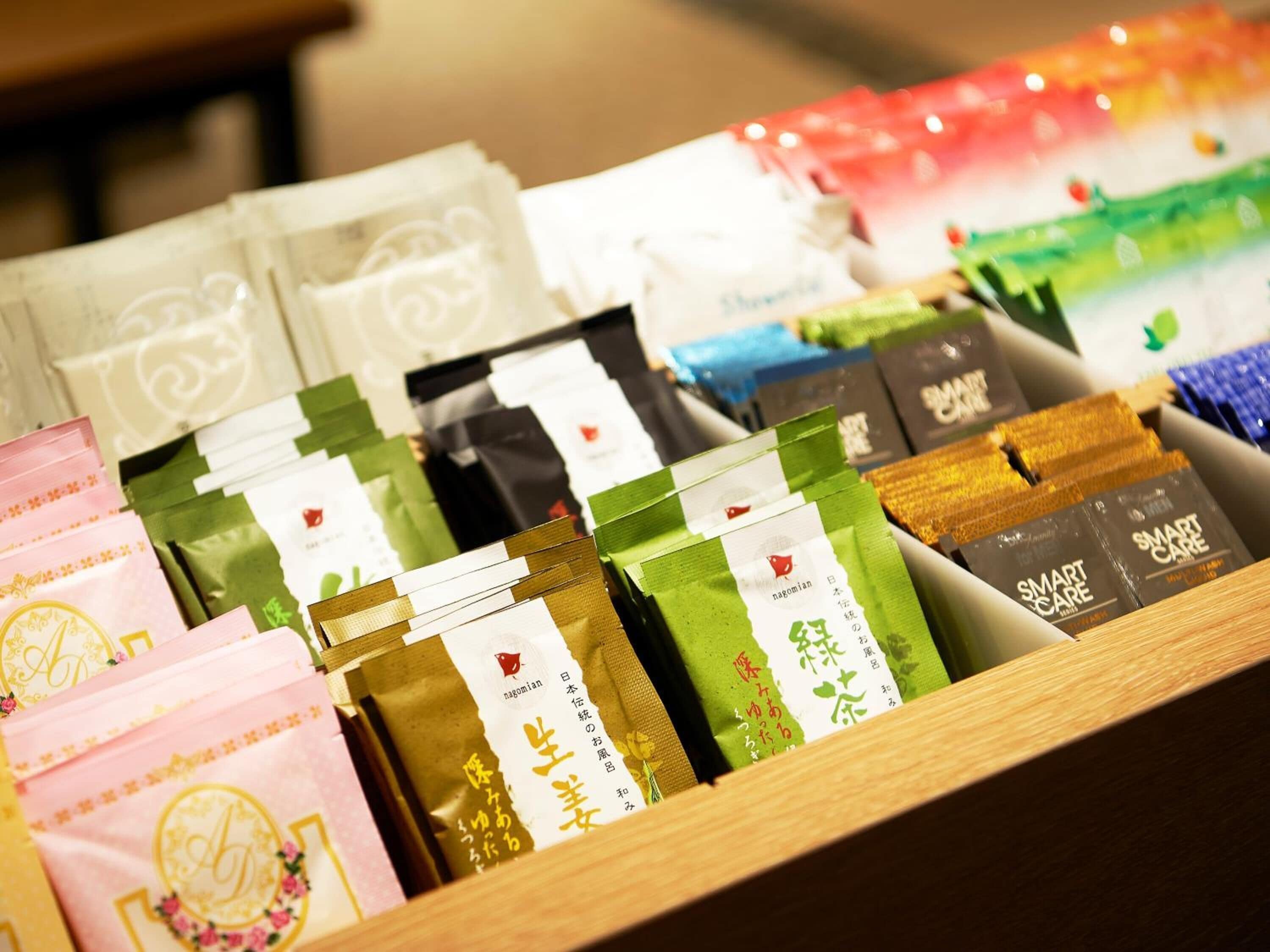 combined shower/bathtub, free toiletries, hair dryer, slippers