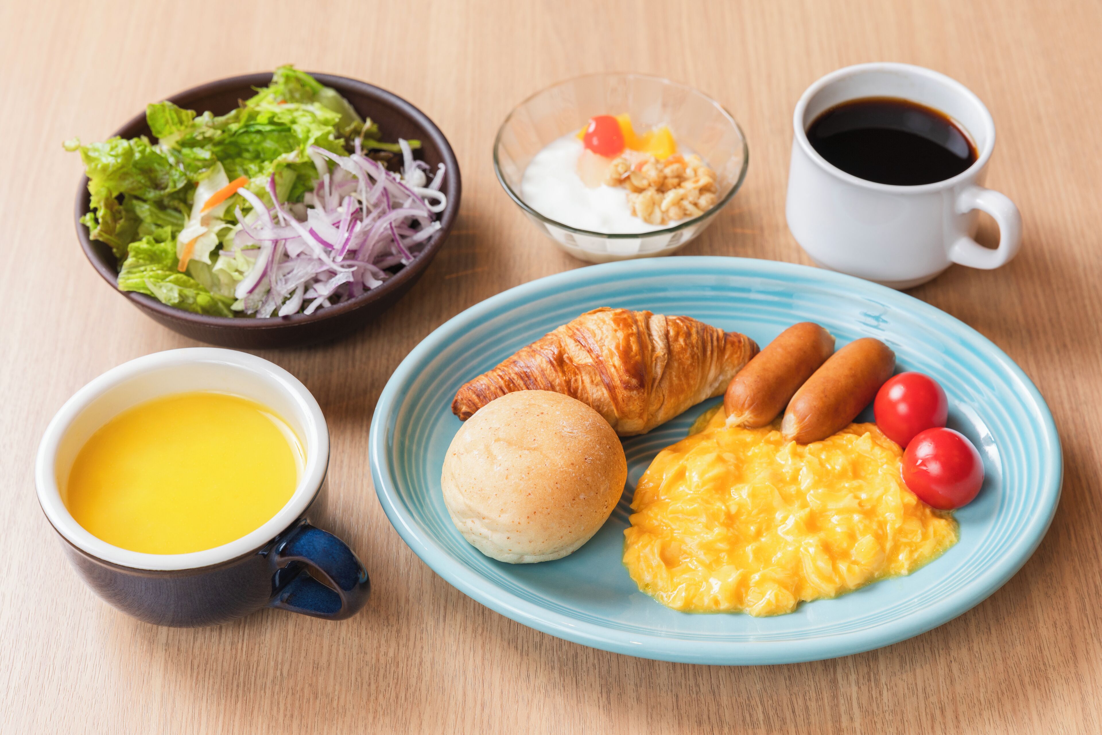 daily buffet breakfast (jpy 1350 per person)