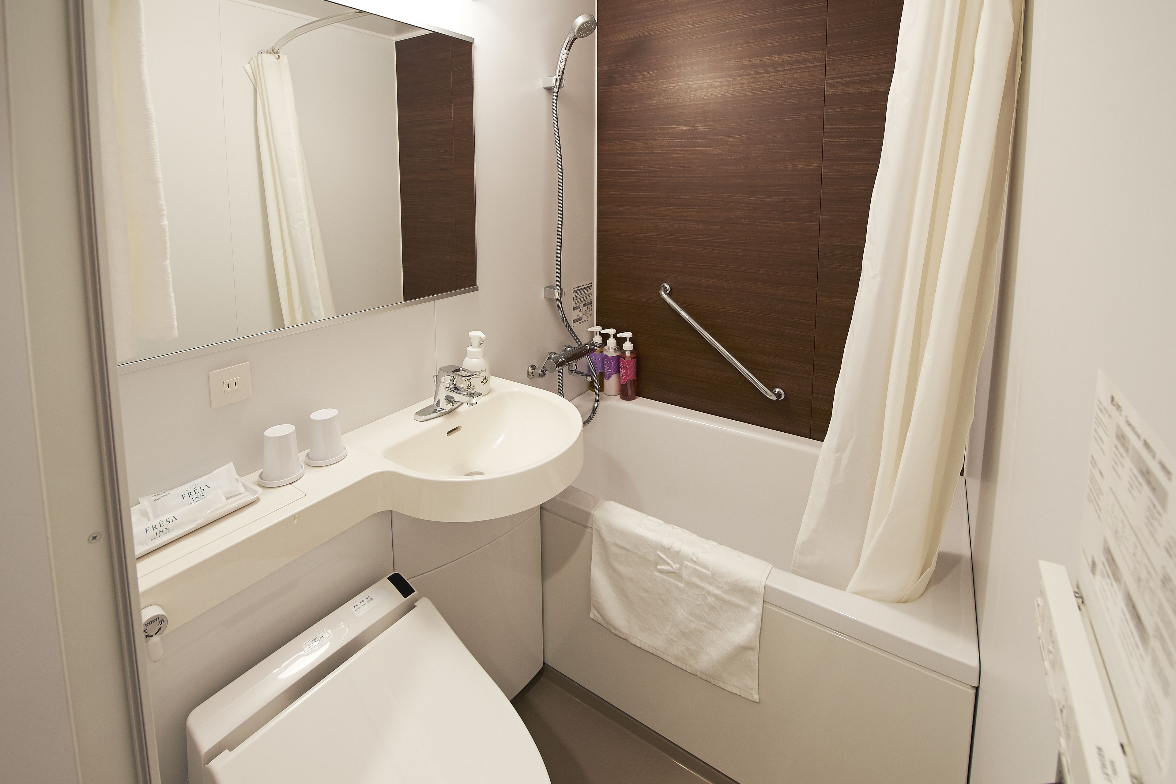 combined shower/bathtub, free toiletries, hair dryer, slippers