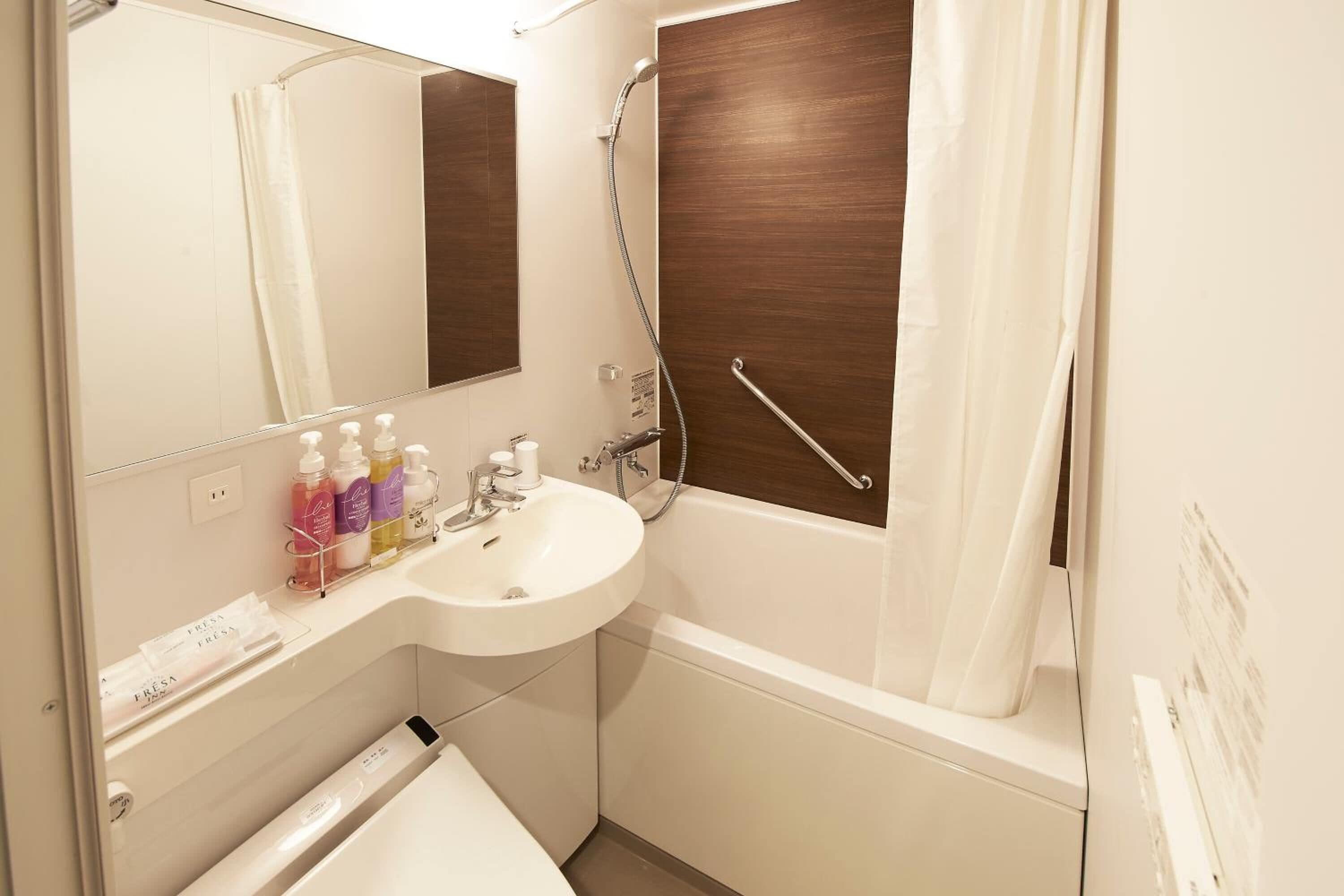 combined shower/bathtub, free toiletries, hair dryer, slippers