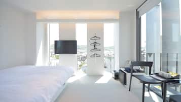 1 bedroom, in-room safe, iron/ironing board, free WiFi