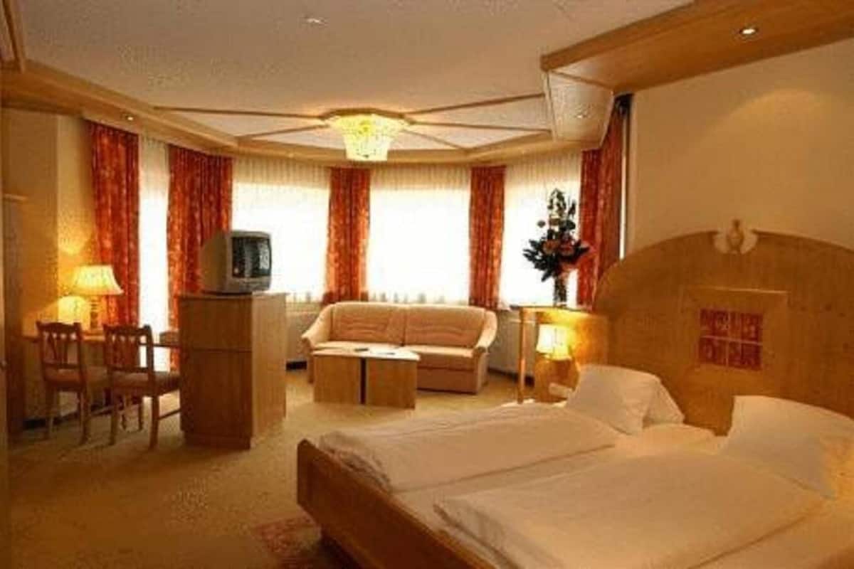 1 bedroom, premium bedding, minibar, in-room safe