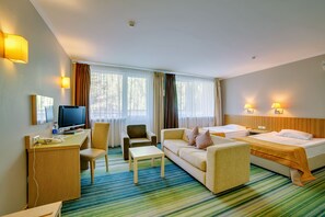 华丽客房 (korpus Lesnoy) | 迷你吧、办公桌、熨斗/熨板、床单