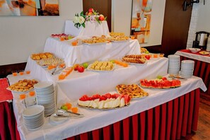 Ilmainen päivittäinen buffetaamiainen