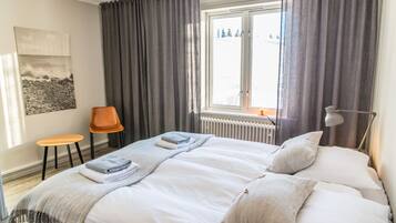 Double or Twin Room, Private Bathroom | Blackout drapes, bed sheets