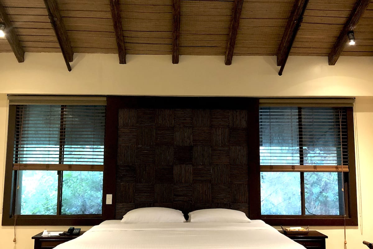 premier room, sea view | 1 bedroom, minibar, in-room safe, desk