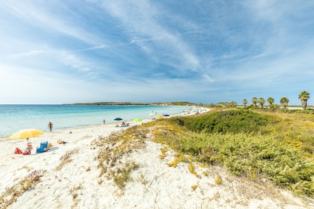 Beach nearby, white sand, beach bar. Albergo Residenziale Menhirs