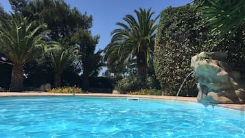 Piscine extérieure (ouverte en saison)