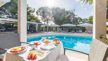 Tägliches inbegriffenes großes Frühstück