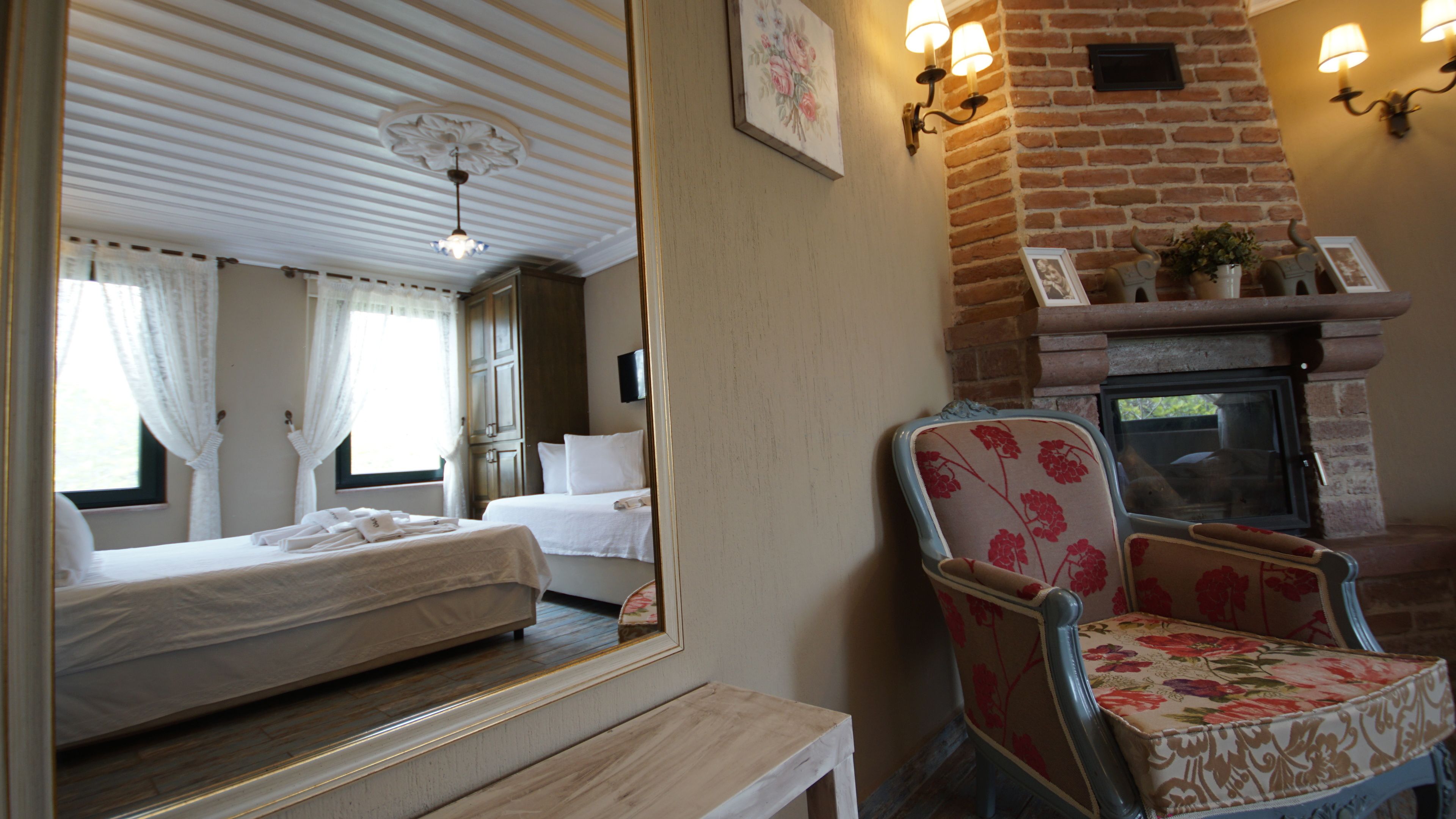 deluxe room, fireplace, city view | in-room safe, desk, free cots/infant beds, rollaway beds