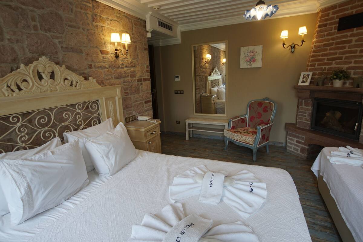 deluxe room, fireplace, city view | in-room safe, desk, free cots/infant beds, rollaway beds