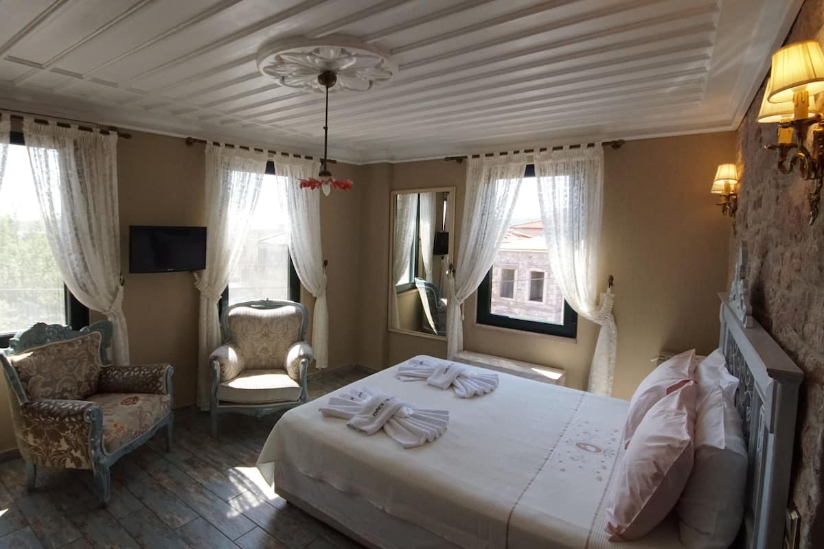 In-room safe, desk, free cots/infant beds, rollaway beds