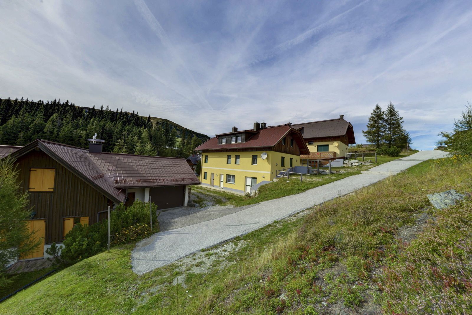 Vista frontal de la propiedad