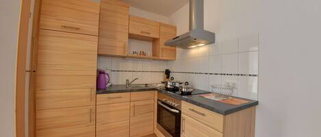 Apartment (4 House 33a) | Dapur peribadi | Peti sejuk, ketuhar gelombang mikro, ketuhar, dapur