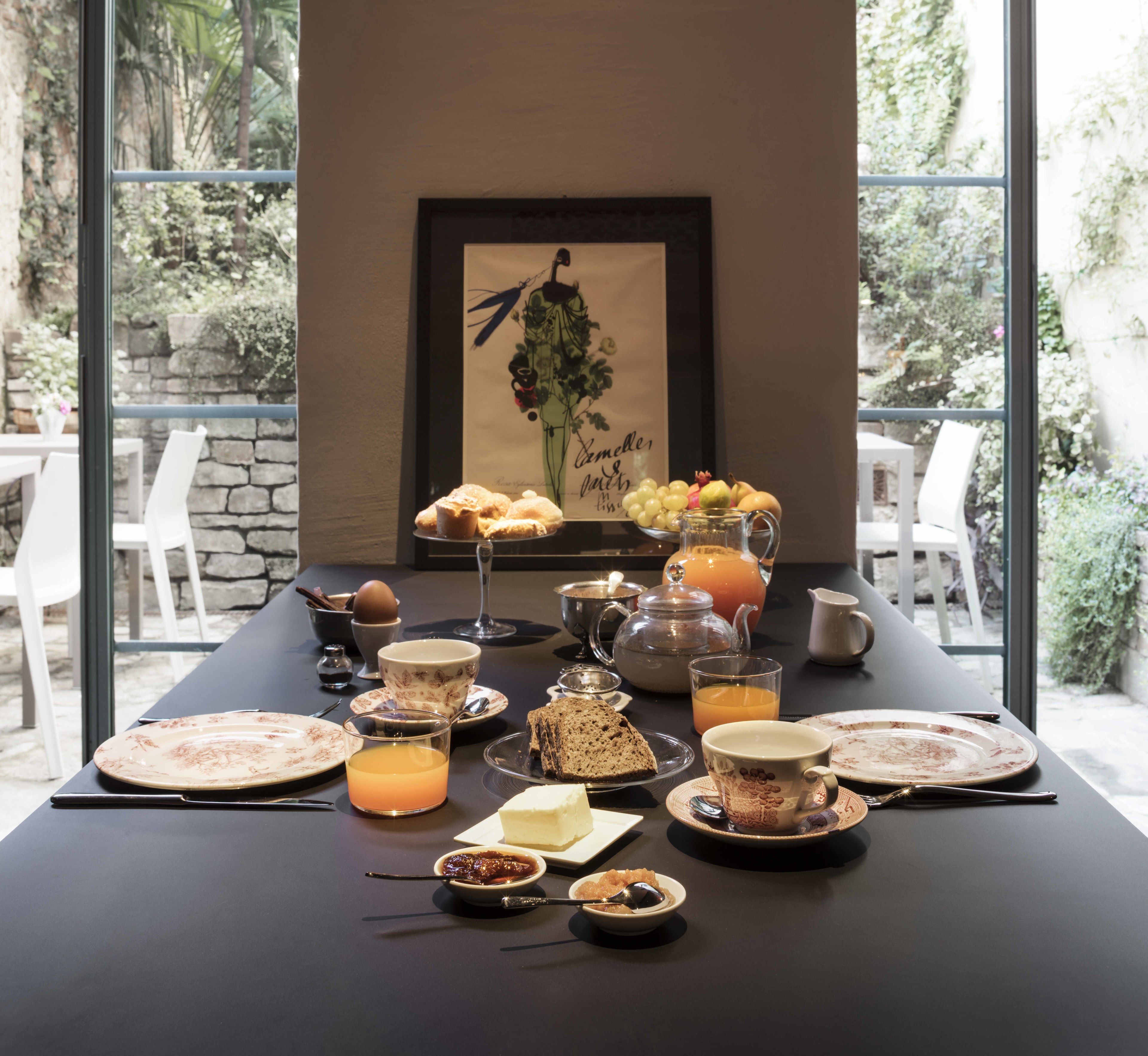 Breakfast (EUR 15.00 per person)