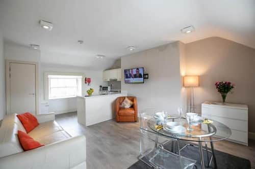 Superior Apartment, 1 Bedroom, Non Smoking, Kitchen | Living area | Flat-screen TV