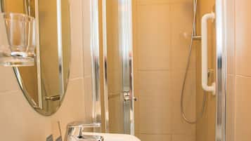 Superior Studio, Non Smoking, Kitchen | Bilik Mandi | Pancuran mandi, kelengkapan dandanan diri percuma, pengering rambut