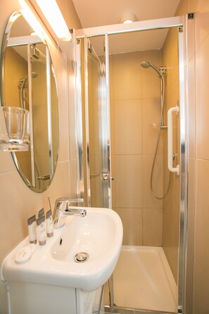 Bathroom - St. Stephen's Green Apartments (Dublin)