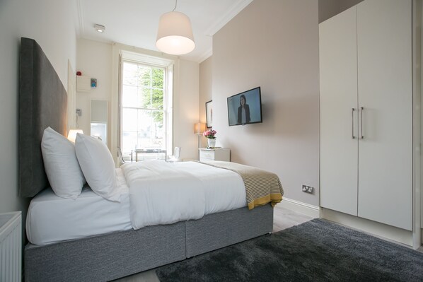 Leilighet – superior, 1 soverom, ikke-røyk, kjøkken | Skrivebord for bærbar PC, strykejern/-brett og wi-fi (inkludert)