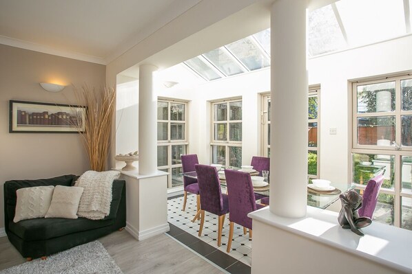 Familie resortwoning, 3 slaapkamers | Dineren op de kamer