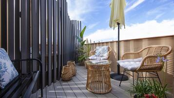 Minibar, caja fuerte, escritorio y cortinas opacas