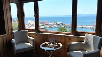 Elite Double Room, Sea View | Desk, iron/ironing board, free WiFi, bed sheets