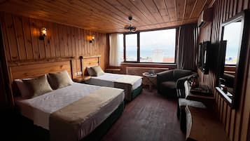 Camera familiare | Una scrivania, ferro/asse da stiro, Wi-Fi gratuito, lenzuola