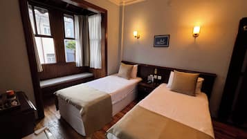 Classic-Zweibettzimmer | Schreibtisch, Bügeleisen/Bügelbrett, kostenloses WLAN, Bettwäsche