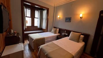 Kamar Twin Klasik | Meja kerja, setrika/meja setrika, Wi-Fi gratis, dan seprai linen