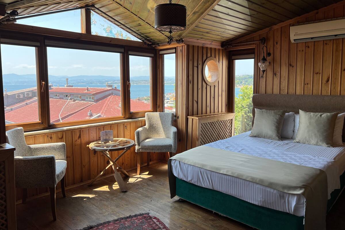 Elite Double Room, Sea View | Desk, iron/ironing board (on request), WiFi (free), bed sheets