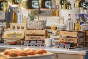 Desayuno buffet todos los días (con cargo)