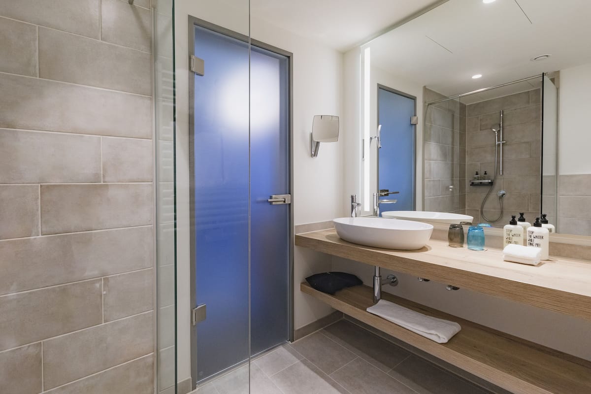 deep-soaking bathtub