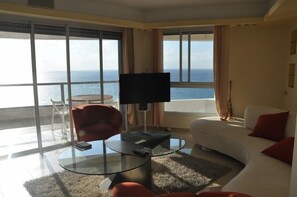 Premium Apartment, 2 Bedrooms | Living room