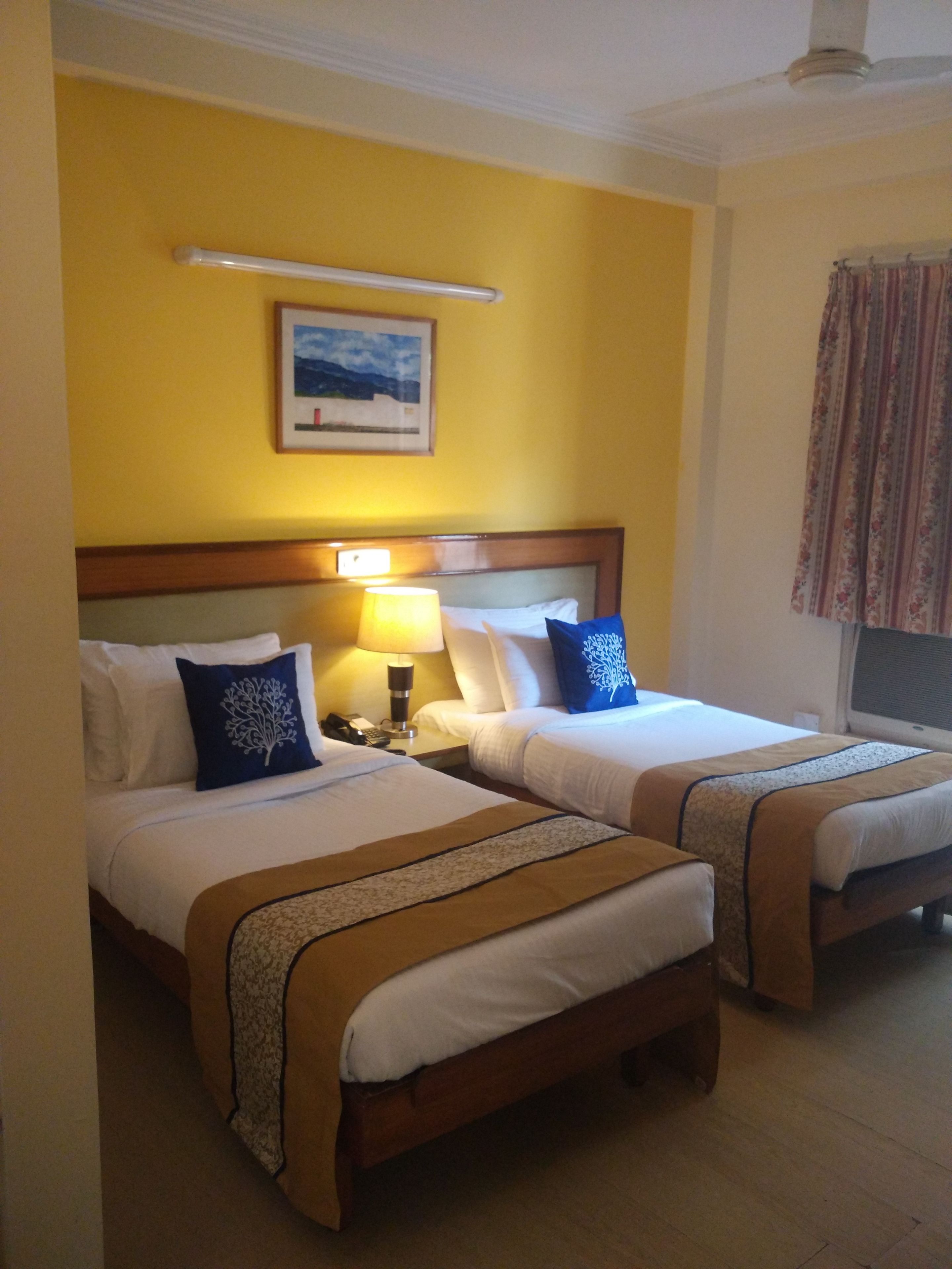 Executive Double Room, 1 Bedroom, Smoking, Garden View | Minibar, in-room safe, desk, rollaway beds