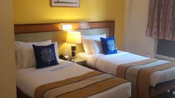 Executive Double Room, 1 Bedroom, Smoking, Garden View | Minibar, in-room safe, desk, rollaway beds
