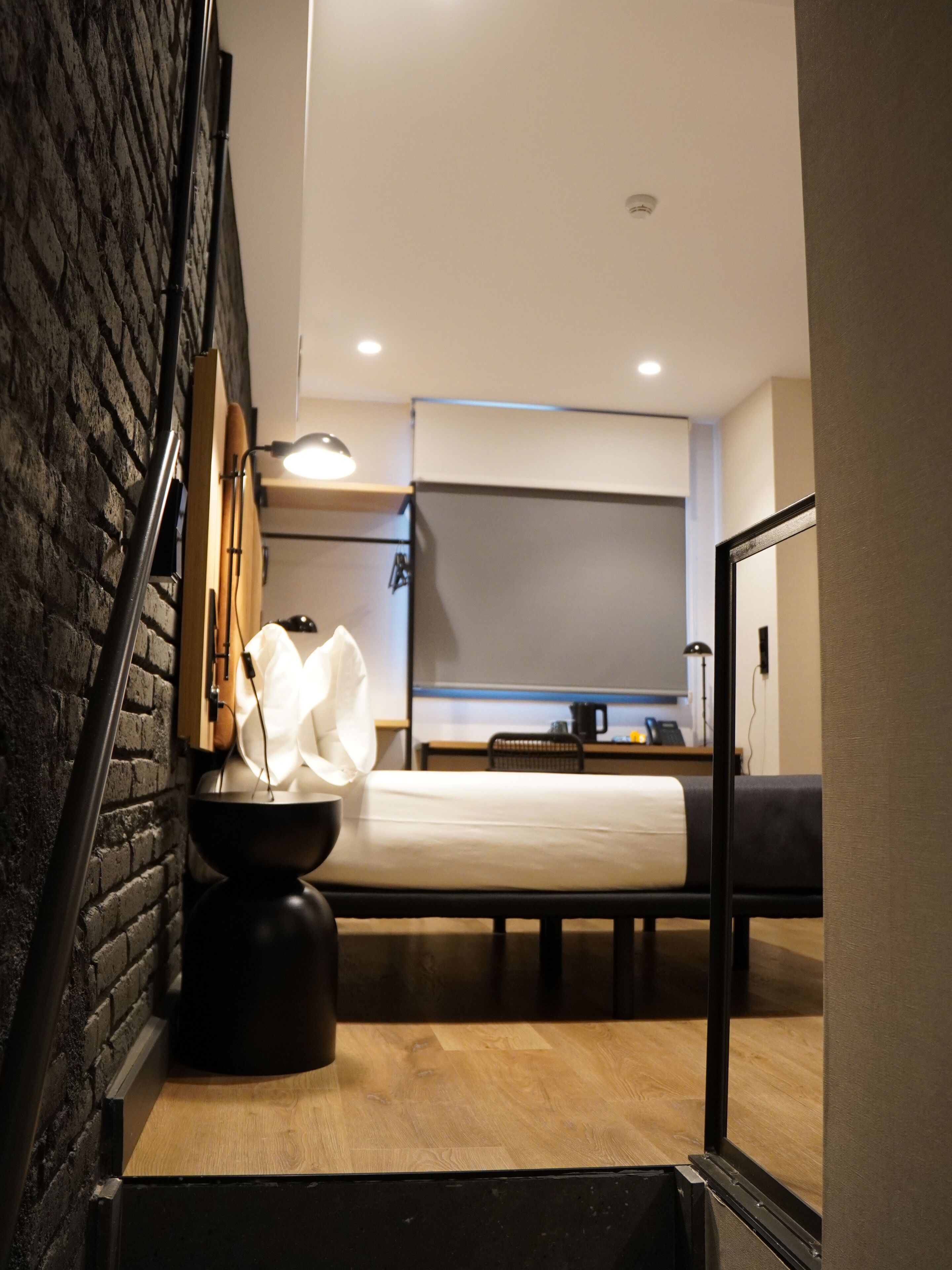 Habitación Individual | Zimmersafe, Verdunkelungsvorhänge, kostenloses WLAN, Bettwäsche