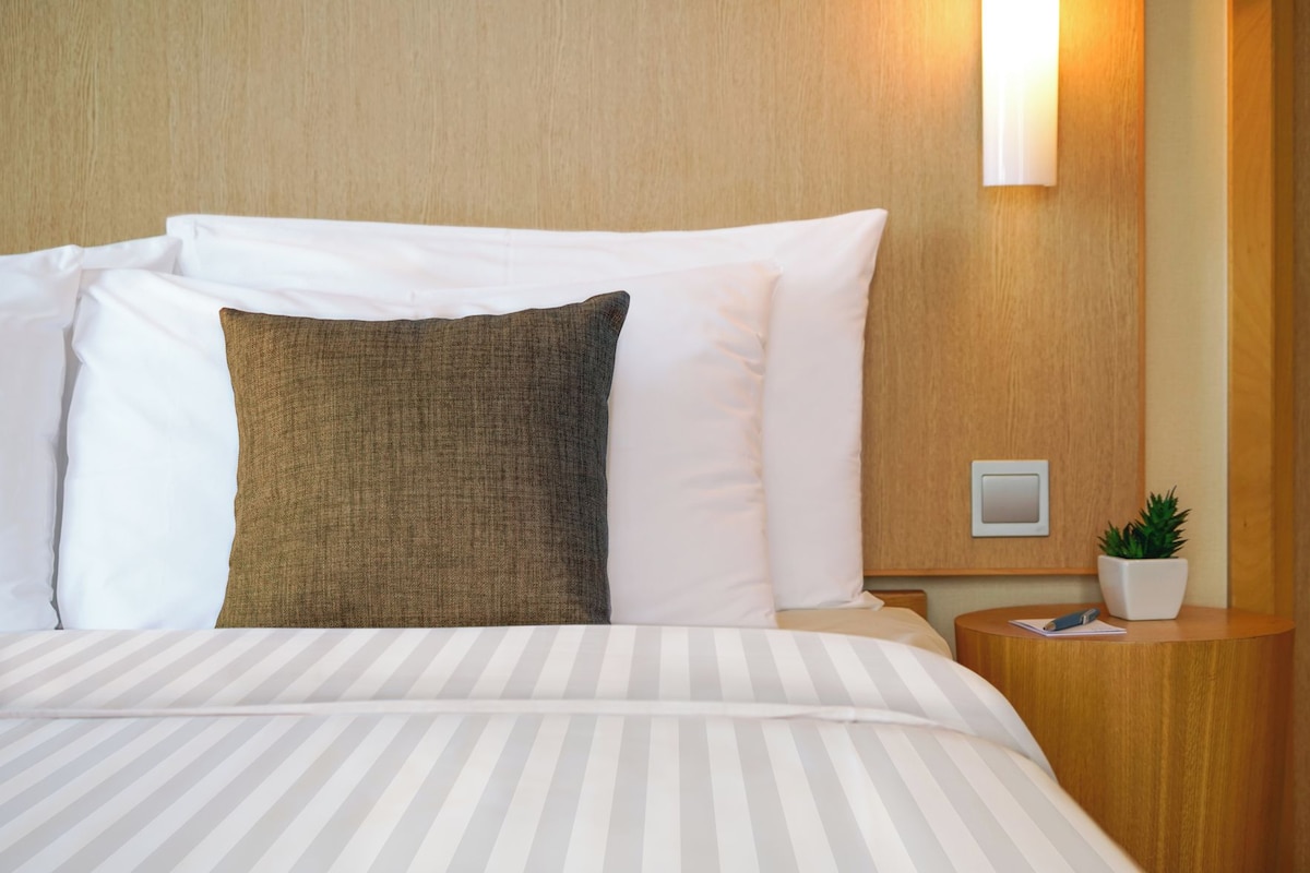 Minibar, in-room safe, desk, blackout drapes