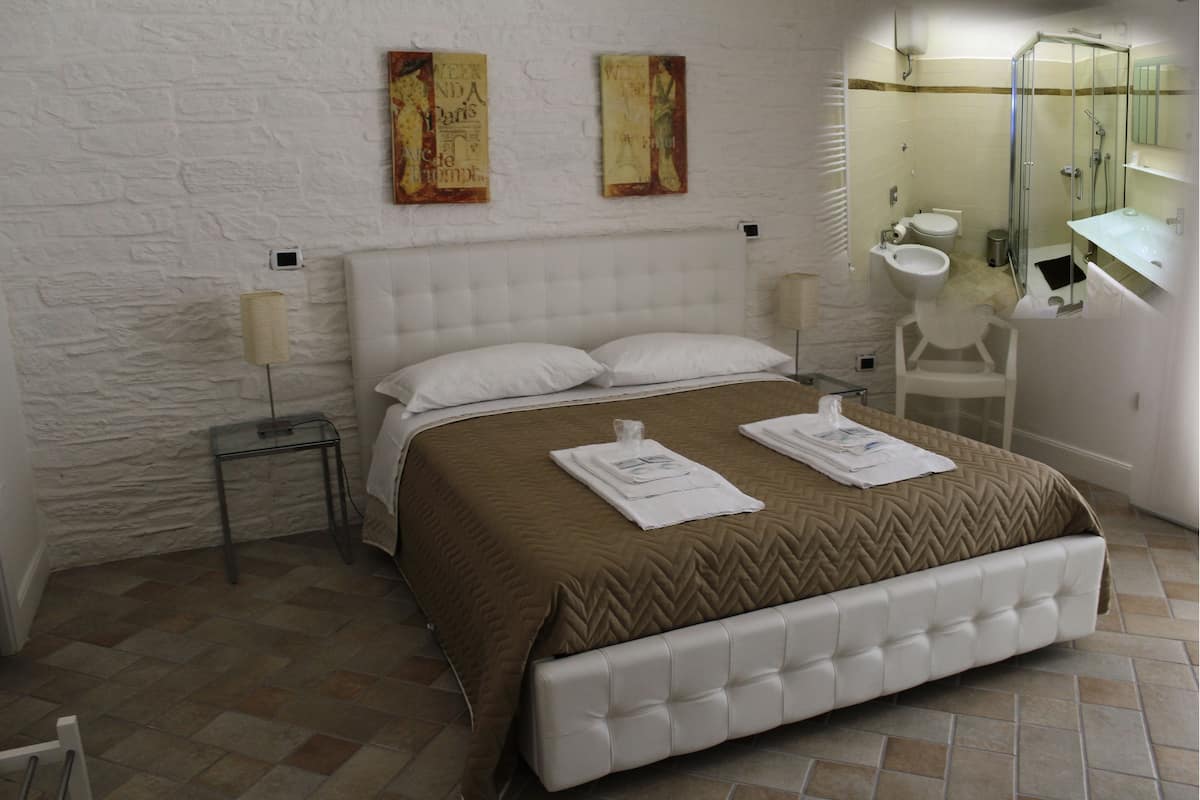 Suíte superluxo, vista para a cidade | Roupas de cama premium, frigobar, escrivaninha, quartos à prova de som