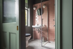 Camera doppia, 1 letto matrimoniale | Bagno | Doccia, set di cortesia gratuito, asciugacapelli, asciugamani