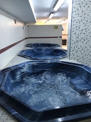 Bain à remous intérieur