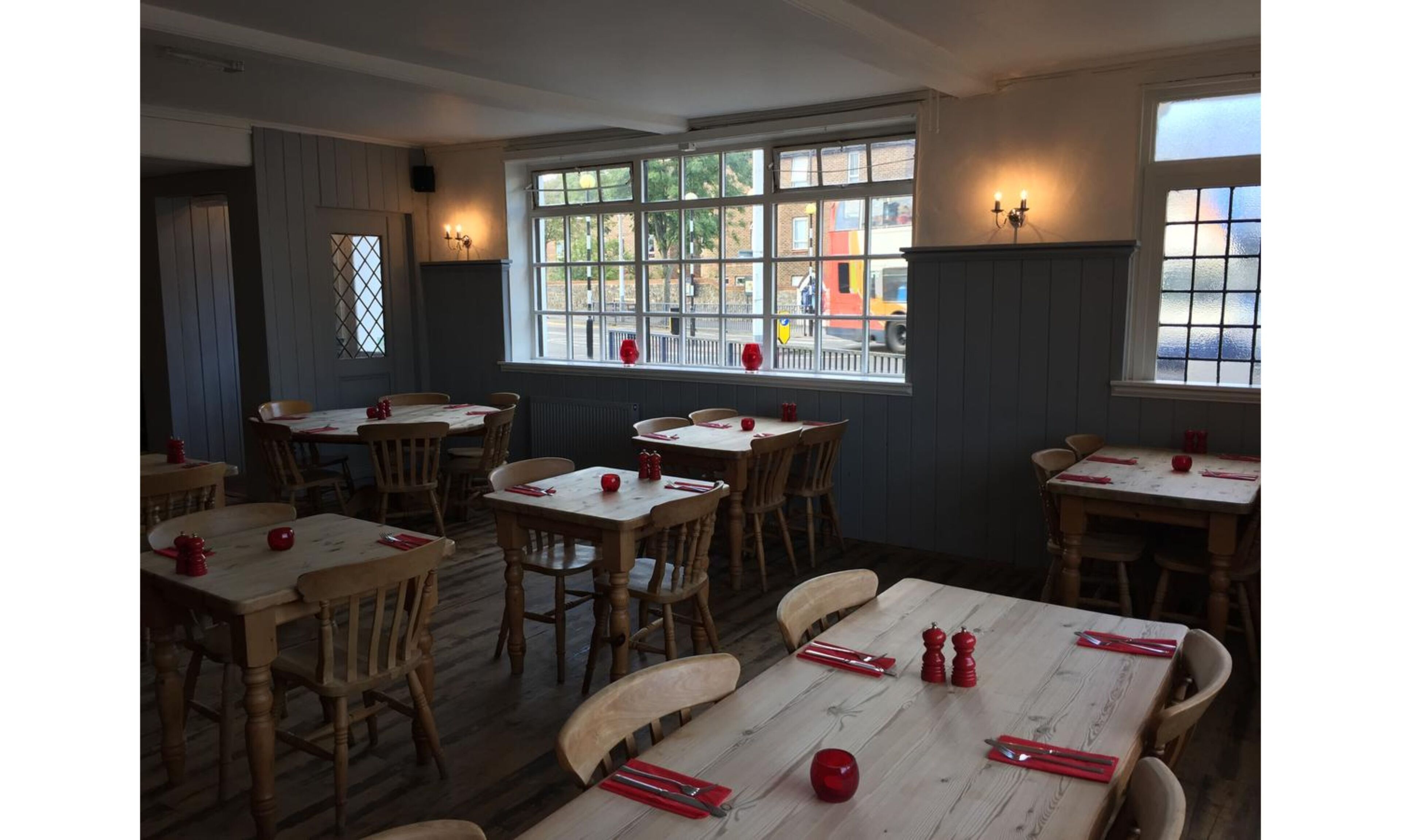 Daily English breakfast (GBP 7.50 per person)