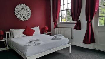 Individually decorated, desk, iron/ironing board, free WiFi