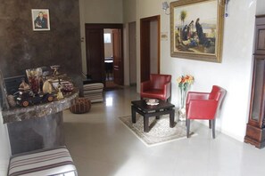 Lobby sitting area - Hotel Verdi (El Jadida)