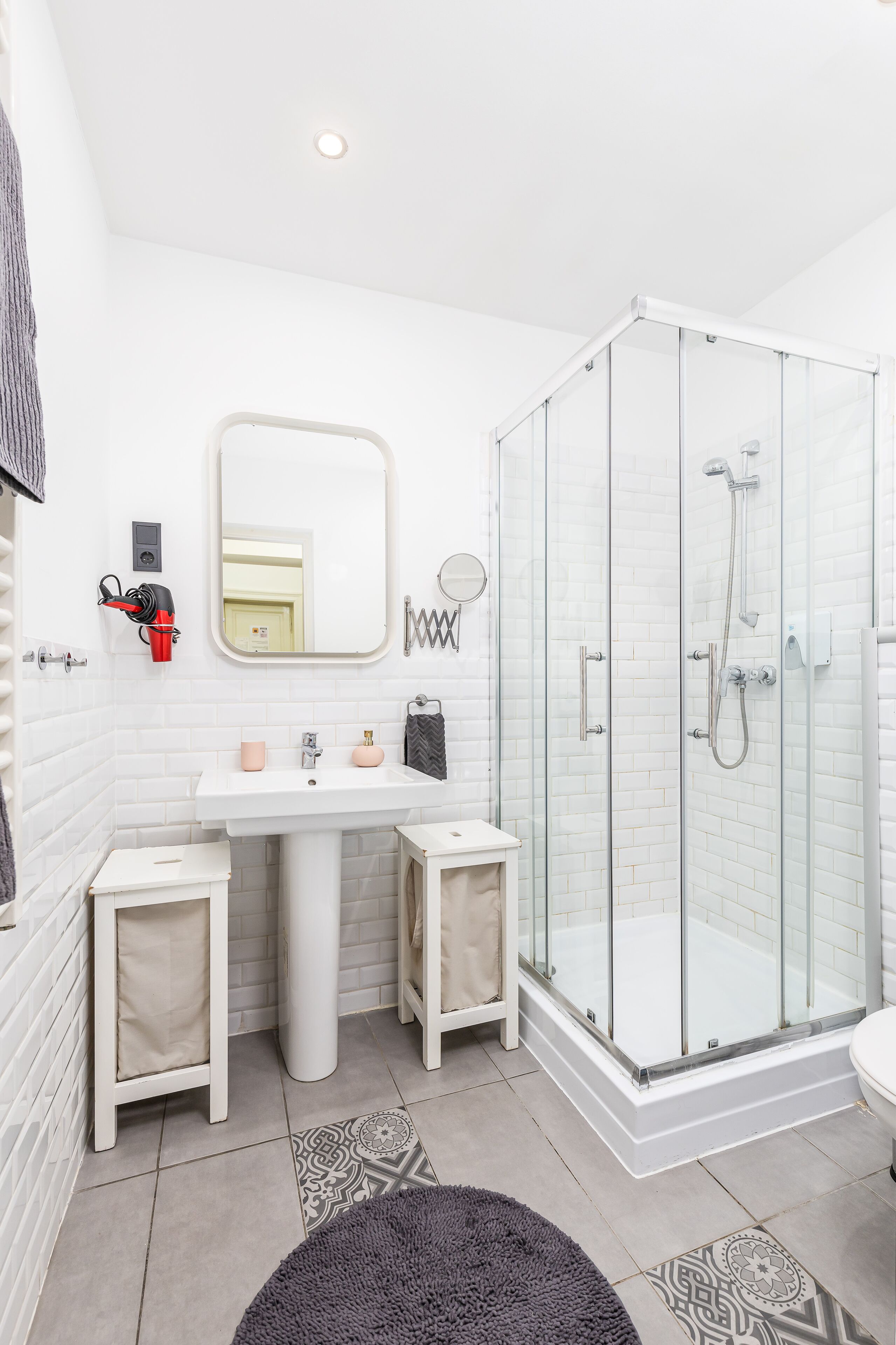 Luxury Apartment | Bathroom | Hair dryer, towels, soap, shampoo