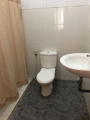 Bathroom - Joker Hostel 2 (Ubud)